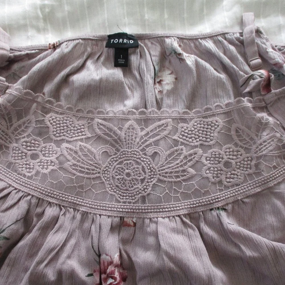 Mauve floral cold shoulder top NWOT - Picture 8 of 10